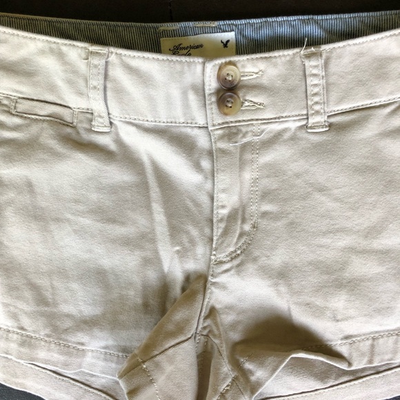 American Eagle Outfitters stretch tan shorts rear pockets  juniors size 2 - Picture 1 of 4